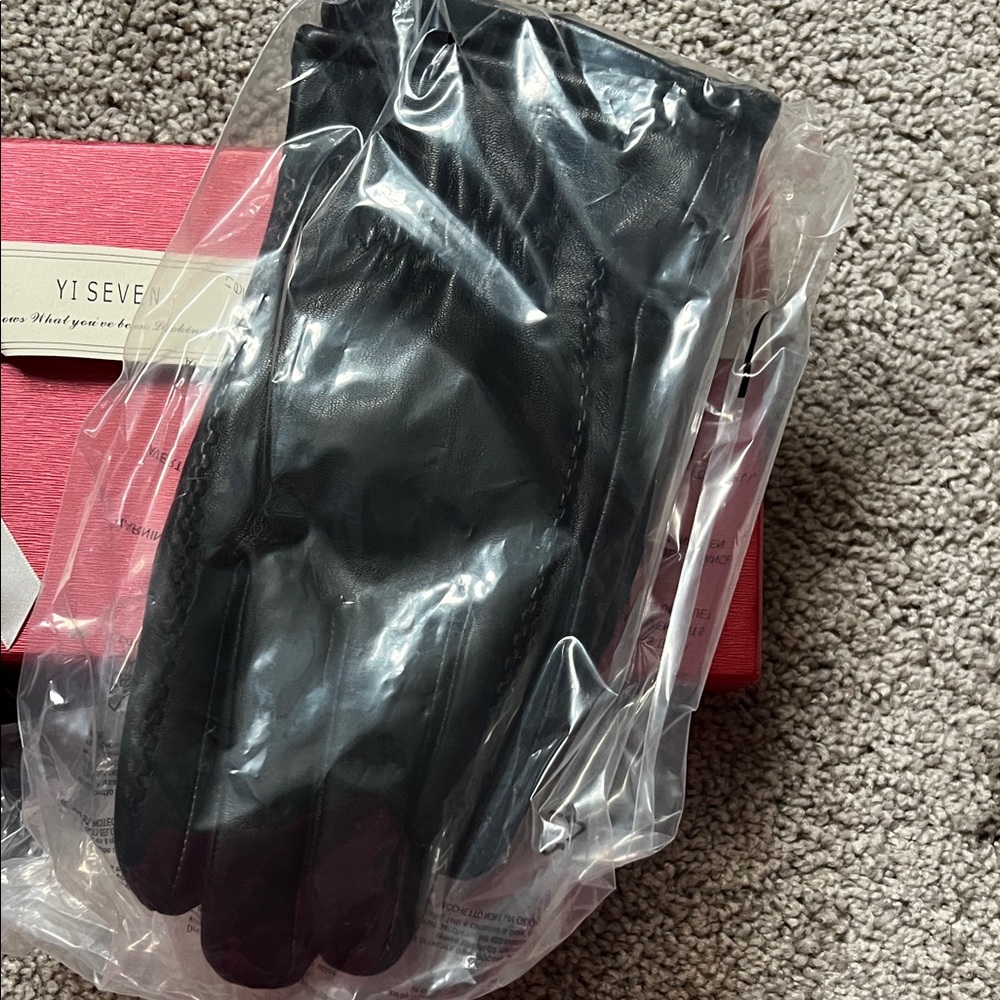 Yiseven yi seven Black Leather Gloves men’s fleece fur lined 10 new in box - Picture 2 of 6